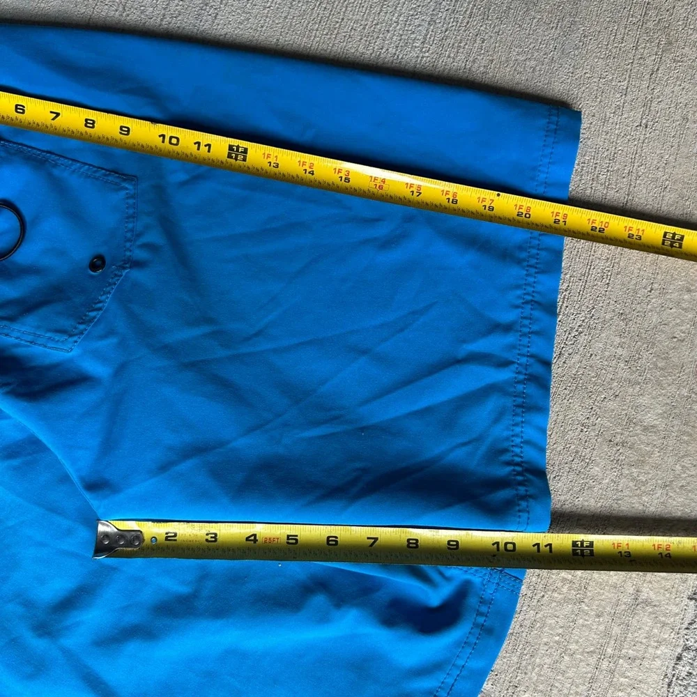 Vintage 2000s Y2K Oakley men's 31 board shorts